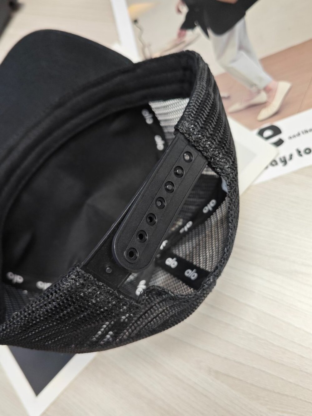 NWT🖤ALO Yoga District Trucker Hat Black Adjustable🧢 Everyday Athleisure Cap - Picture 5 of 5